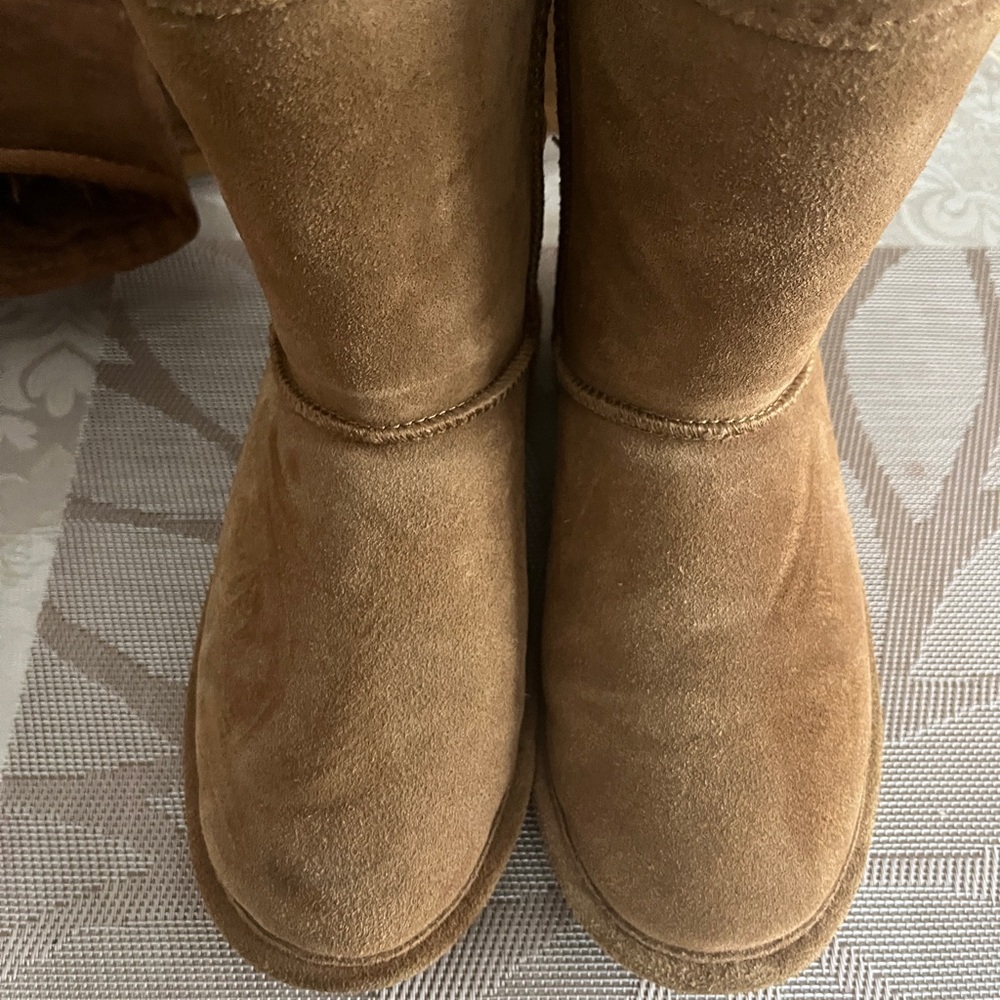BearPaw kids Suede Boots